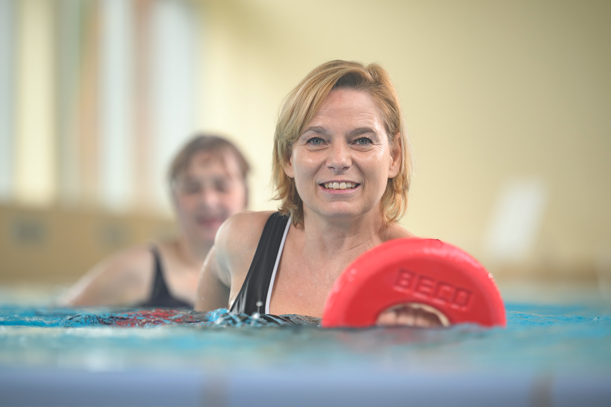 Susanne Kaucher beim Reha-Schwimmen im hauseigenen Schwimmbad