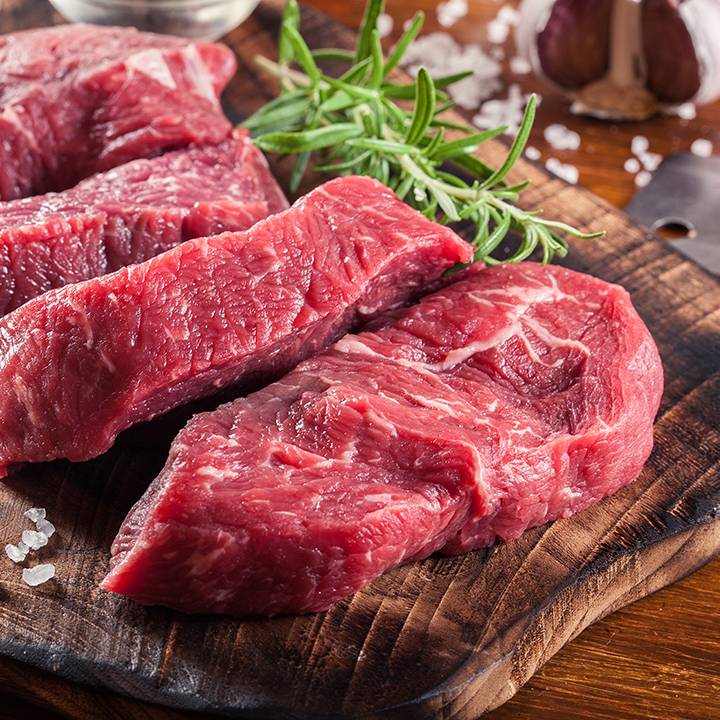 Sechs kleine runde Fotos zu je einem Ernährungsmythos: Zucker, Kohlenhydrate (Kartoffeln, Nüsse, Nudeln, Getreide), Rindfleisch, Milch, Obst und Gemüse