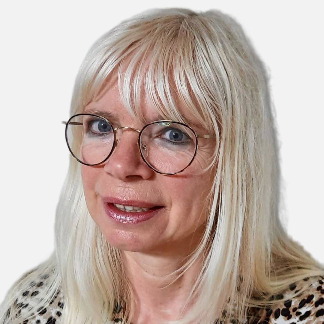 Portrait Claudia Hollensteiner